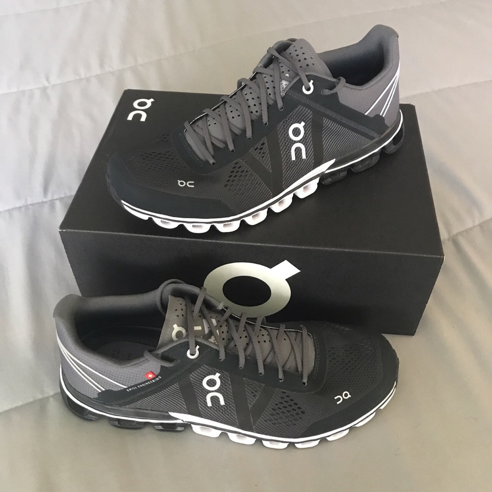 On Running Cloudflow running shoes